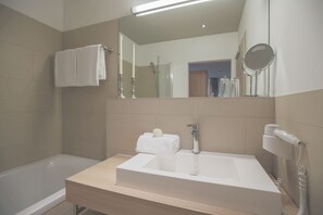 Deluxe Apartment (Up in the air) | Bathroom