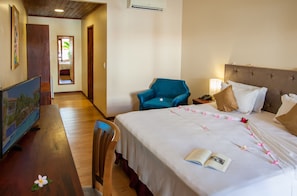 Suite, Garden Area | 1 bedroom, minibar, in-room safe, desk