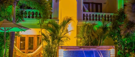 Outdoor pool, pool loungers