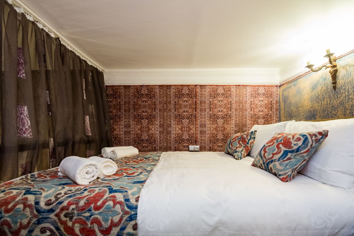 Standard Double Room | In-room safe, desk, soundproofing, iron/ironing board (on request)