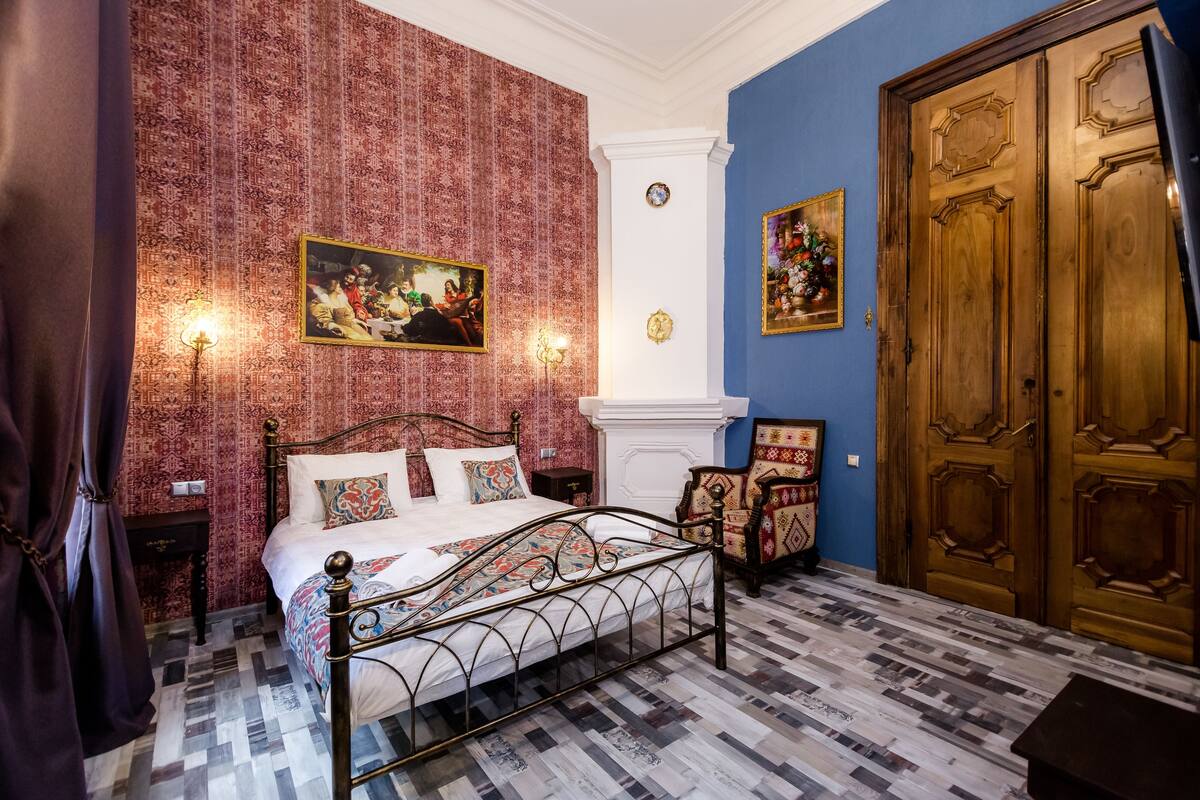 Junior Suite | In-room safe, desk, soundproofing, iron/ironing board (on request)
