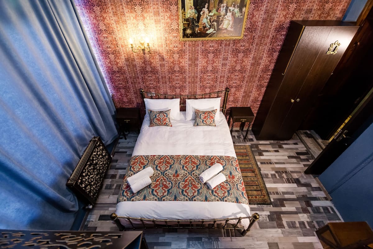 Deluxe Double Room | In-room safe, desk, soundproofing, iron/ironing board (on request)