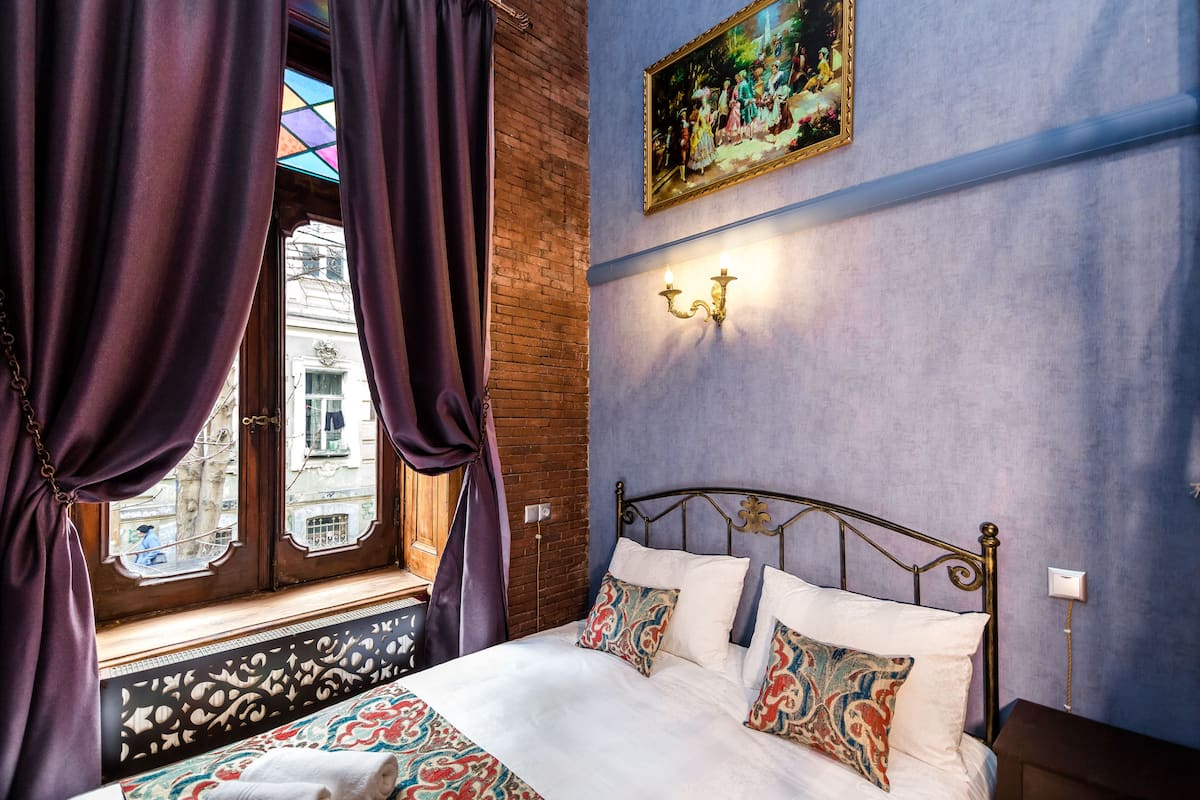 Basic Double Room | In-room safe, desk, soundproofing, iron/ironing board (on request)