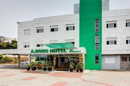 Fachada del alojamiento. Adoro Hotel