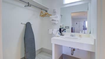 Room, 2 Queen Beds, Non Smoking | Bathroom