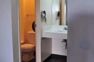 客房, 1 张特大床, 无烟房 | 浴室 | 免费洗浴用品、吹风机、毛巾