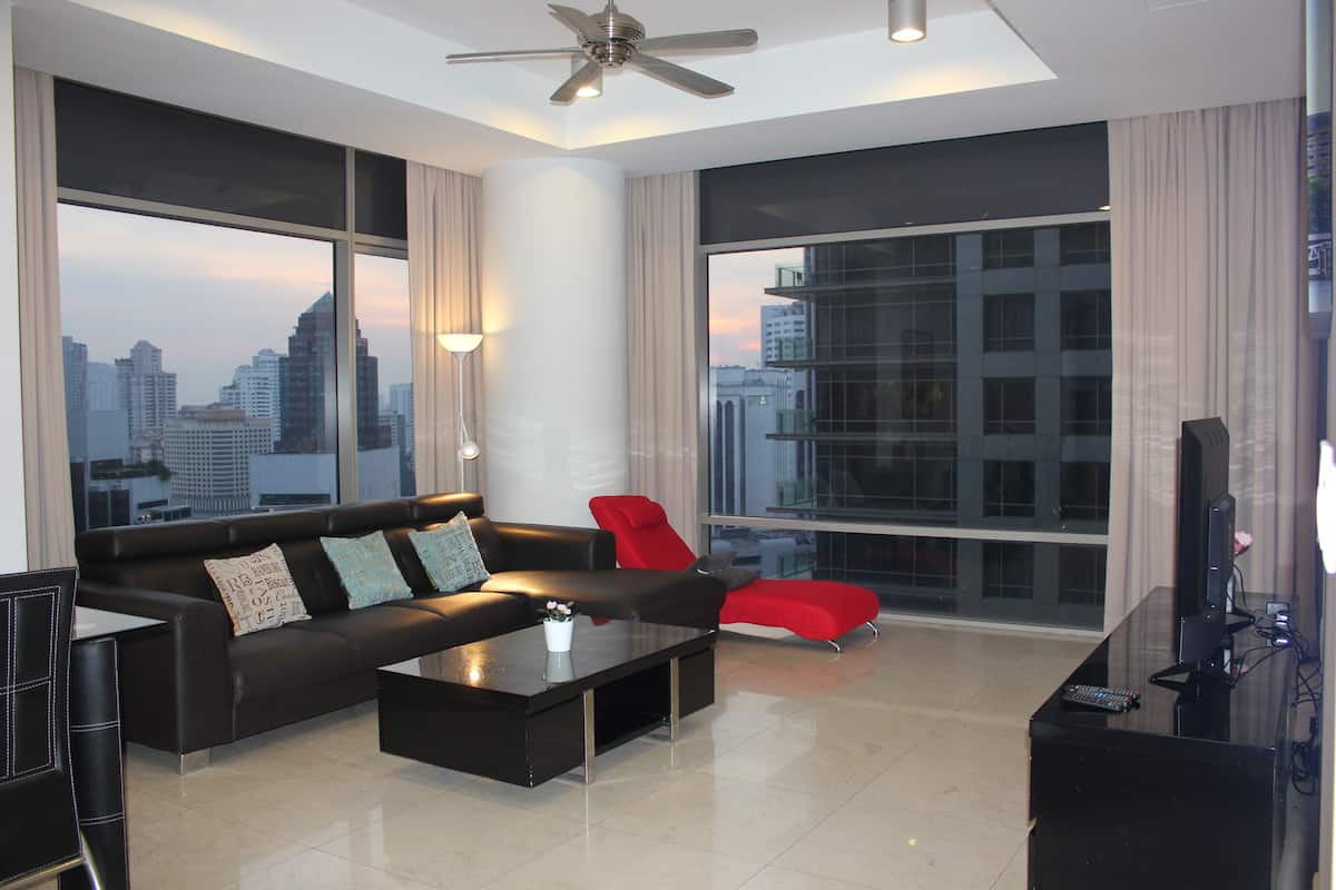 Premium Condo, 2 Bedrooms, 2 Bathrooms, City View | Living room