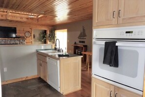 Traditional Cabin, 4 Bedrooms, Fireplace | Private kitchen | Full-size fridge, microwave, oven, dishwasher - Cabins At Stockton Lake (Stockton)