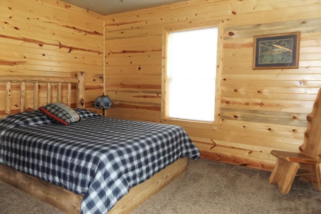 Traditional Cabin, 2 Bedrooms, Kitchen | Iron/ironing board, free WiFi, bed sheets