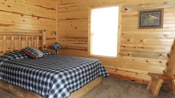 Traditional Cabin, 2 Bedrooms, Kitchen | Iron/ironing board, free WiFi, bed sheets
