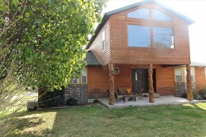 Traditional Cabin, 4 Bedrooms, Fireplace | Balcony