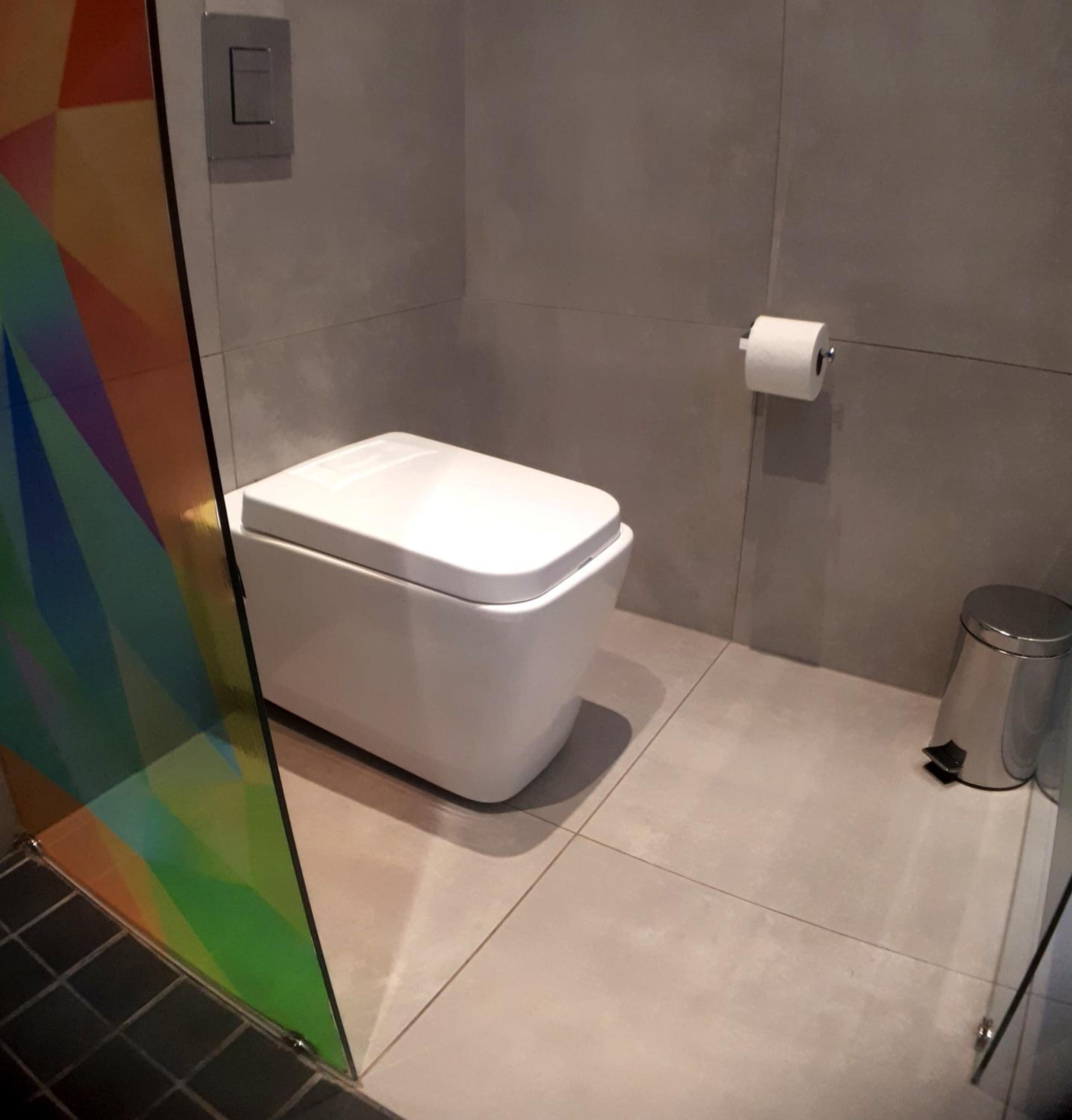 shower, free toiletries, towels