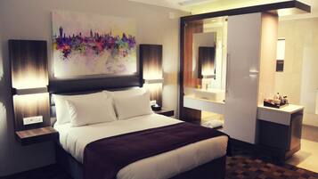 1 bedroom, premium bedding, minibar, desk