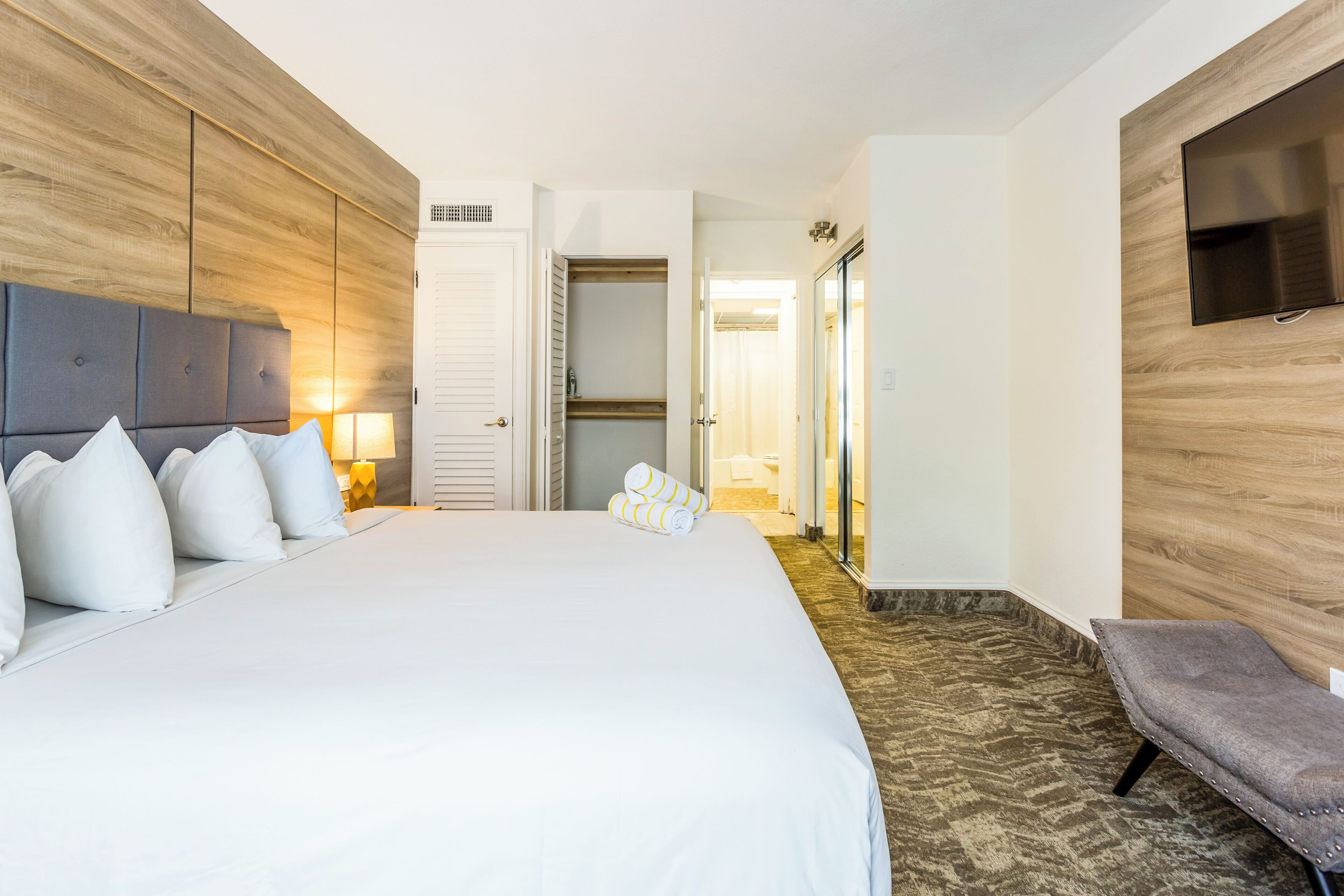 1 bedroom, in-room safe, desk, soundproofing