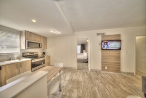 冰箱、微波炉、炉灶、洗碗机