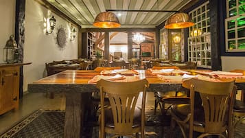 2 Restaurants, Frühstück, Mittagessen, Abendessen, brasilianische Küche