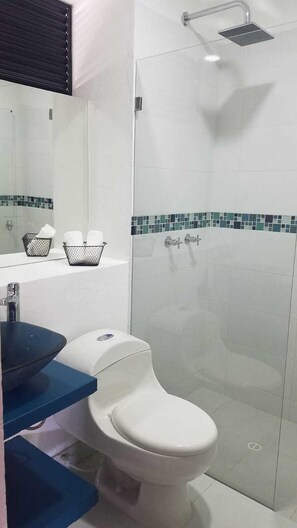 Shower, free toiletries, towels
