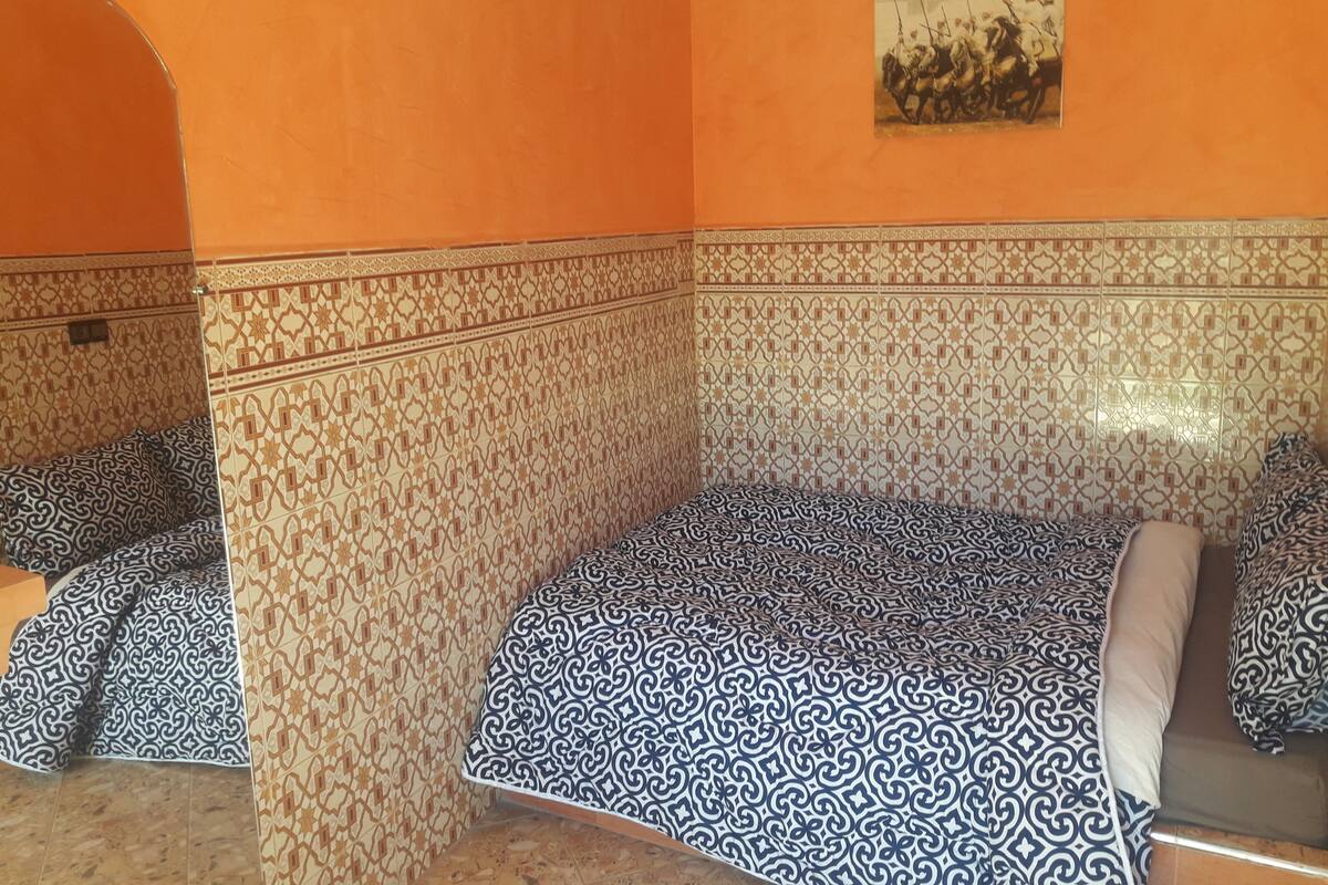 Habitación estándar con 1 cama doble o 2 individuales, vistas a la montaña