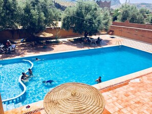 Una piscina cubierta
