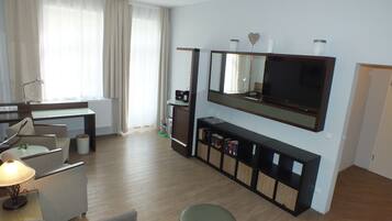 4 bedrooms, soundproofing, iron/ironing board, travel cot