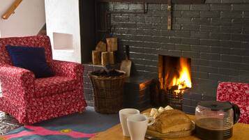 Cottage, 3 Bedrooms | Interior entrance