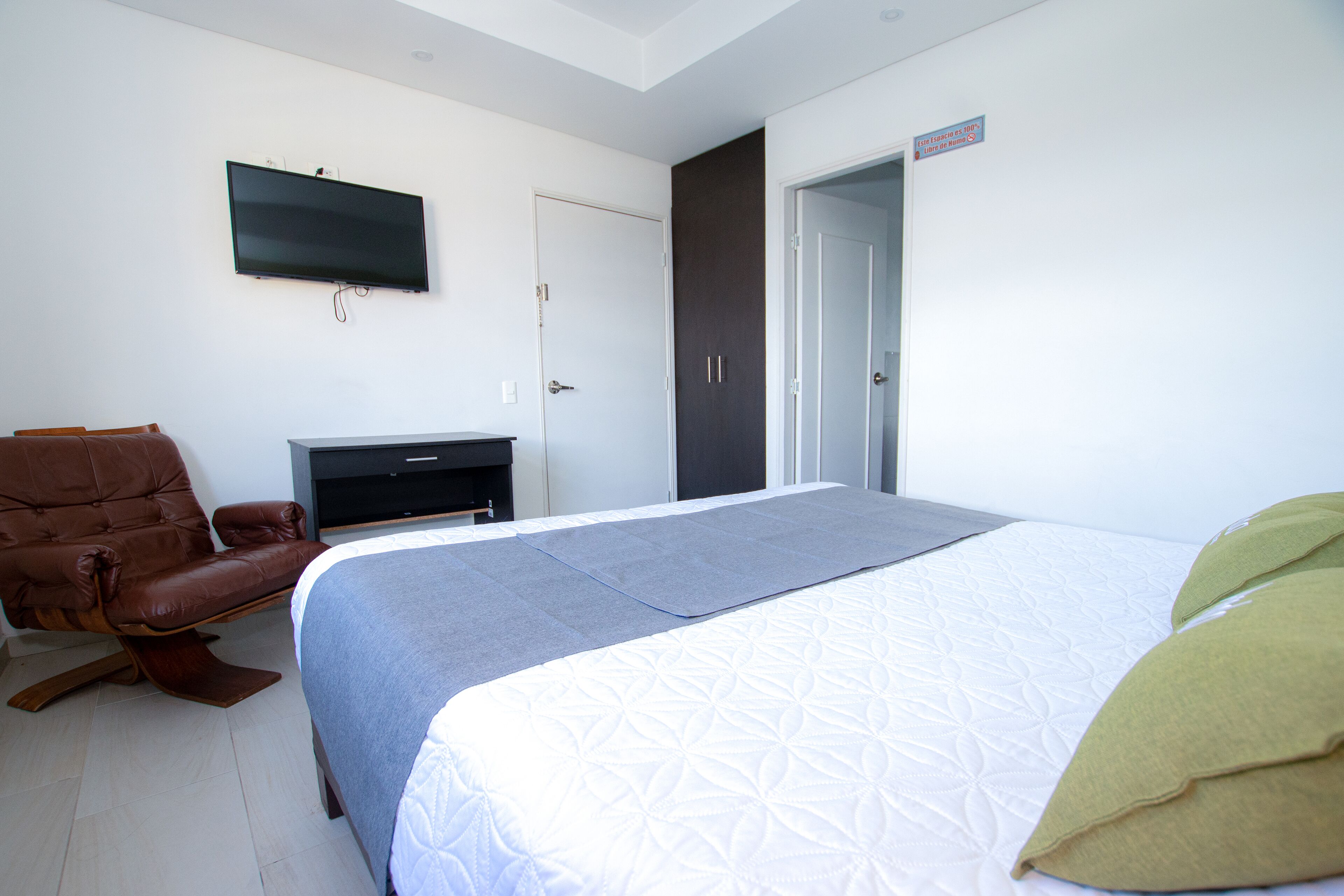 double room | free wifi, bed sheets