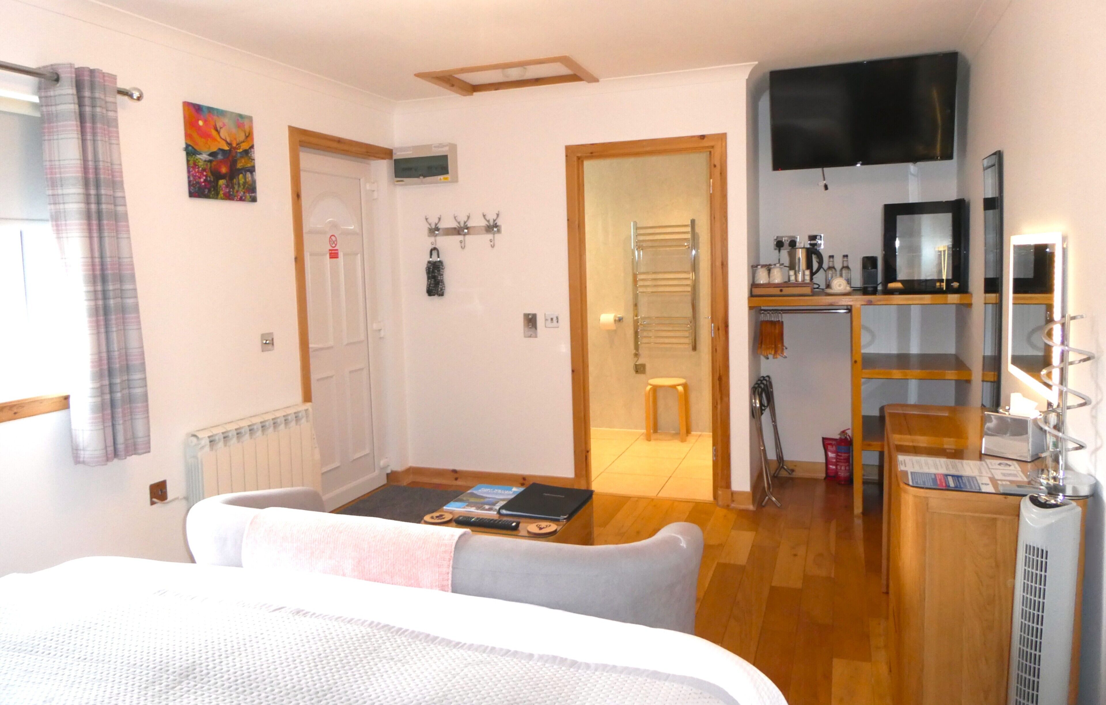 Habitación doble, vistas al jardín, en edificio anexo | Escritorio, cortinas opacas, wifi gratis y ropa de cama