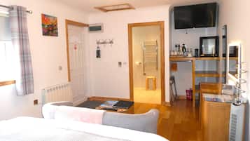 Habitación doble, vistas al jardín, en edificio anexo | Escritorio, cortinas opacas, wifi gratis y ropa de cama