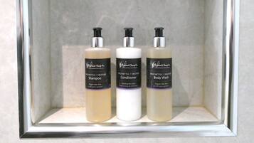 Double Room, Garden View, Annex Building | Bathroom