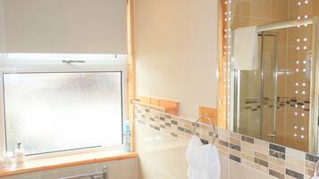 Double Room, Garden View, Ground Floor | Bathroom | Shower, free toiletries, hair dryer, towels