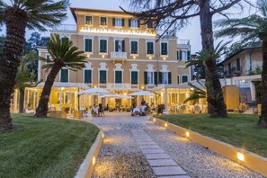 Façade de l’hébergement - soirée/nuit