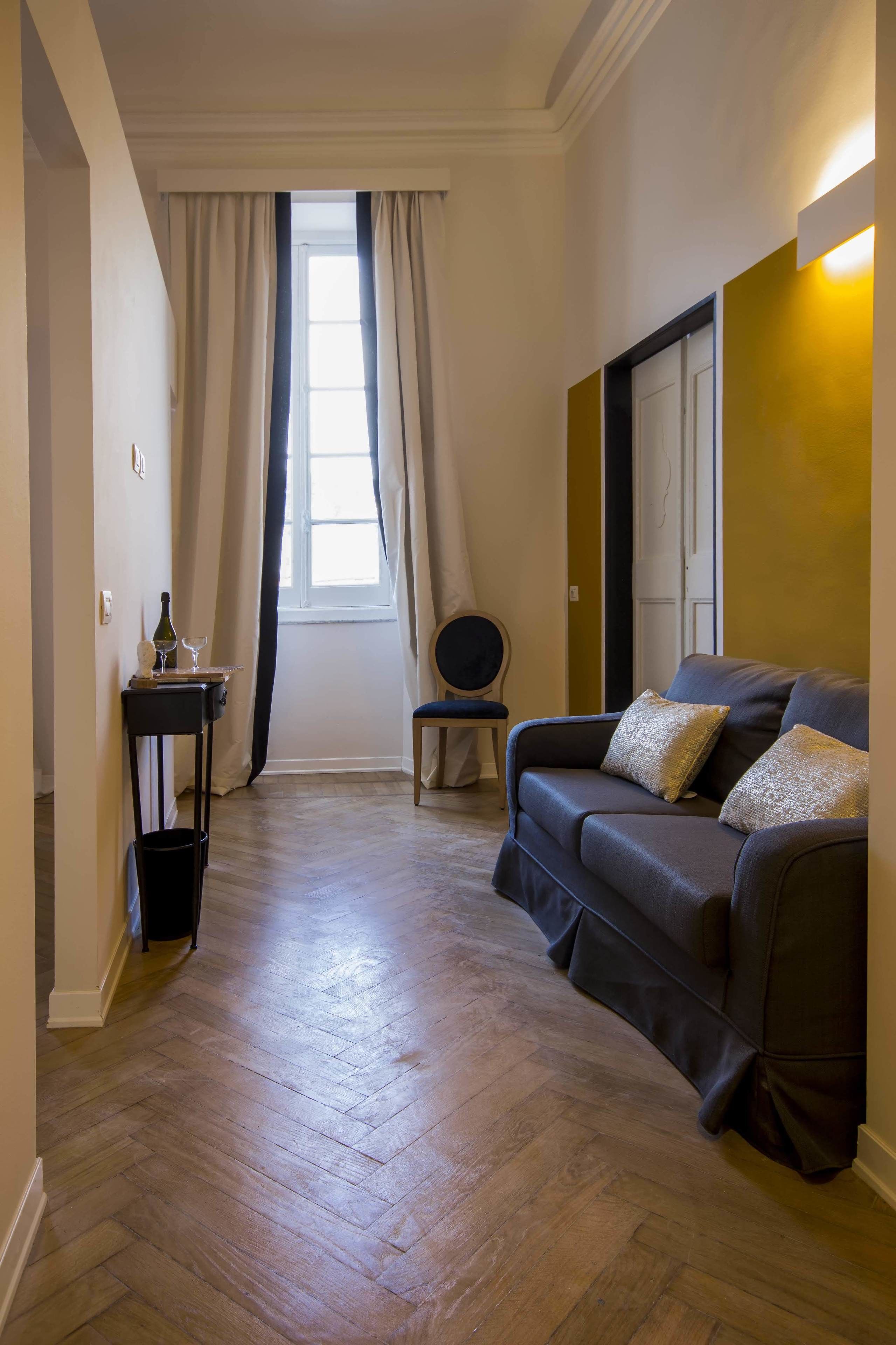 suite | living area | 32-inch flat-screen tv with cable channels, tv