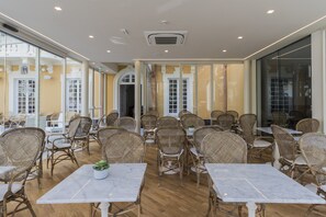 Petit déjeuner buffet compris tous les jours