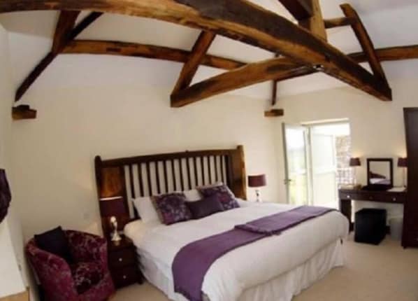 Habitación doble superior | 1 habitación, escritorio, tabla de planchar con plancha y wifi gratis 