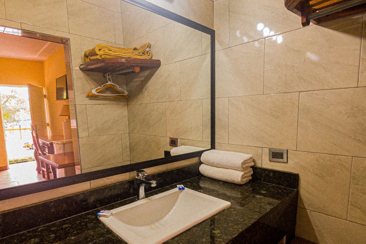 room, 1 queen bed | bathroom | shower, towels, soap, shampoo