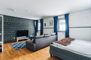 Decoración personalizada, muebles diferentes y cortinas blackout