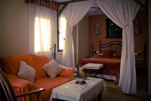In-room safe, desk, soundproofing, free WiFi - Hotel Hospedería Zacatín (Alcala la Real)