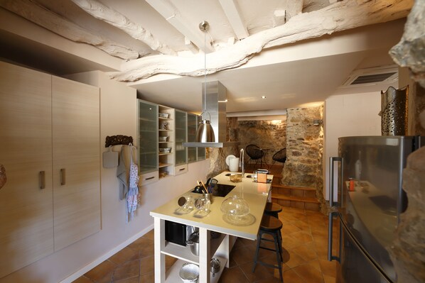 Interior - Dalt Vila (Eslida)