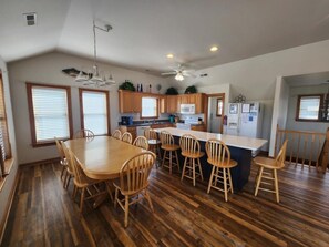 Dining - Free Private Heated Pool, Hot Tub, Fall flex stays, Pets OK, Rec. Room, Close to Beach & Restaura... (Kill Devil Hills)