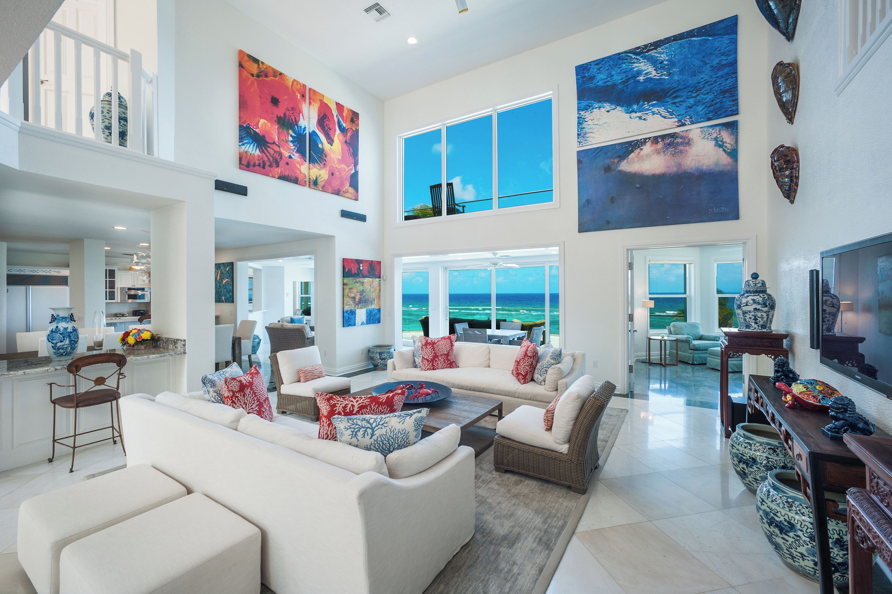 Platt-tv, dvd-spelare, böcker och en stereo