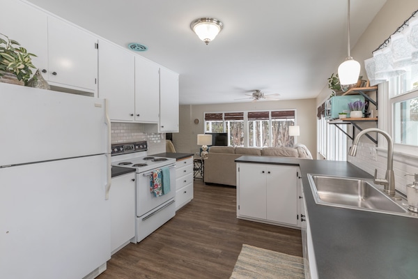 Geladeira, micro-ondas, fogão, cooktop