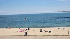 Plage à proximité, chaises longues