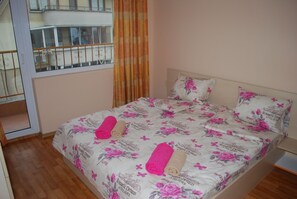 1 habitación, tabla de planchar con plancha, wifi gratis y ropa de cama