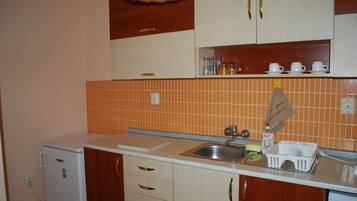 Kühlschrank, Ofen, Herdplatte, Hochstuhl