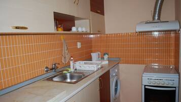 Kühlschrank, Ofen, Herdplatte, Hochstuhl