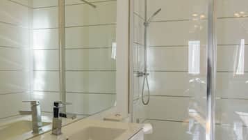 Vierbettzimmer, Bergblick | Badezimmer