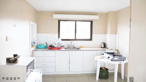 Fridge, microwave, stovetop, cookware/dishes/utensils