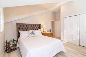 7 bedrooms, in-room safe, desk, WiFi - On The Rocks: Gated Beach Estate w/ Pool & Protected White Sandy Beach Nearby (Savannah)