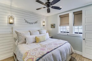 1 bedroom, pillowtop beds, iron/ironing board, internet - Darling, Designer Condo@Cinnamon Shore w/ Great Amenities & Beach Access! (Port Aransas)