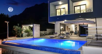 Moderne Villa Nina mit beheiztem Pool und herrlichem Meerblick